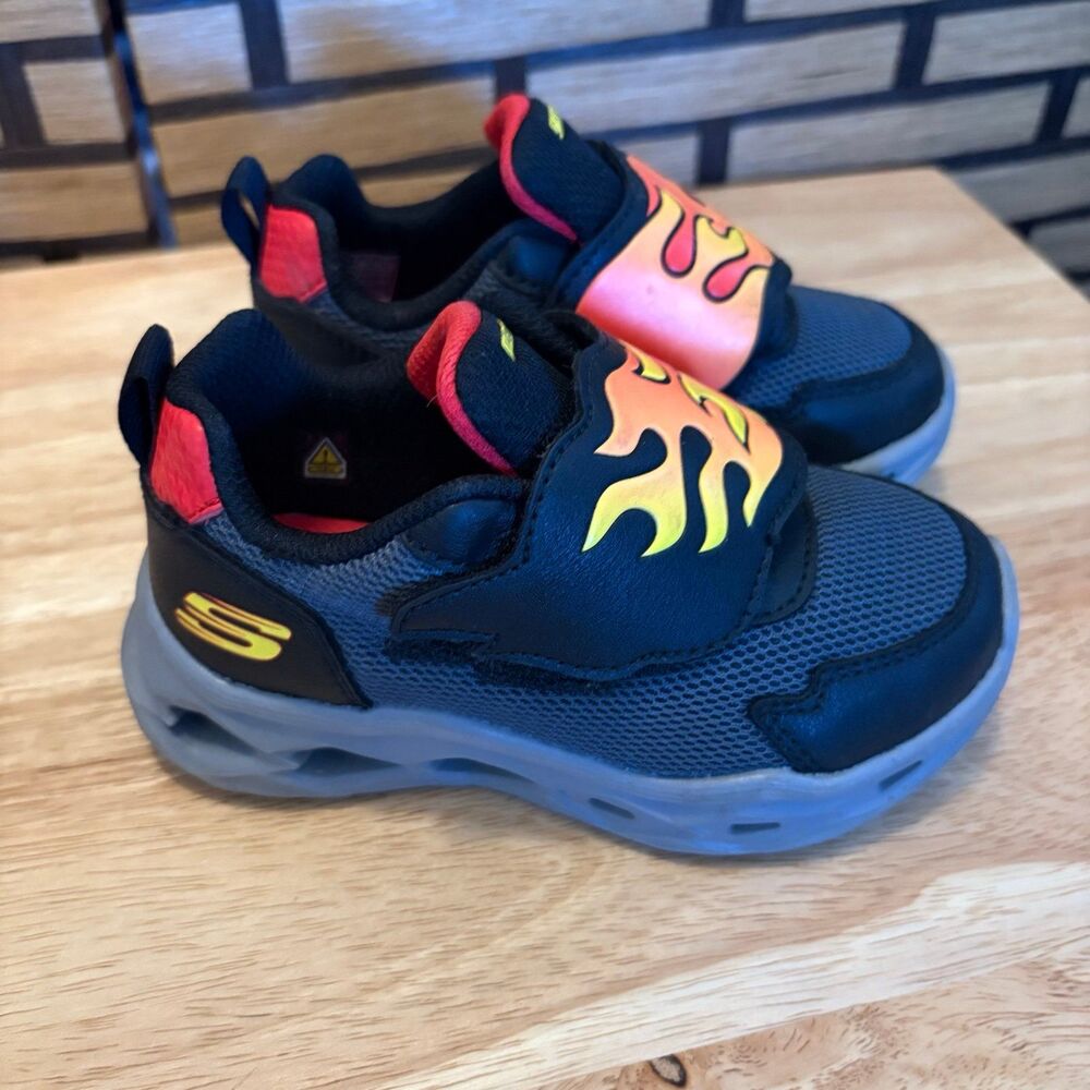 Skechers Flame‎ Light Up Sneakers Size 8